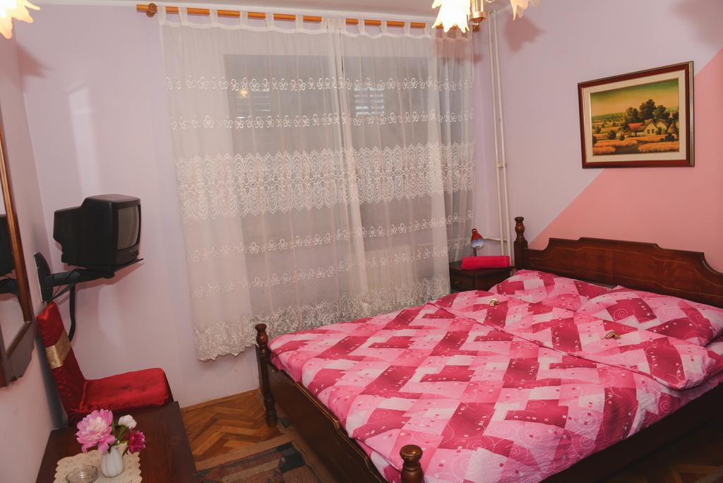 Beli Dvor Hotel Сомбор Стая снимка
