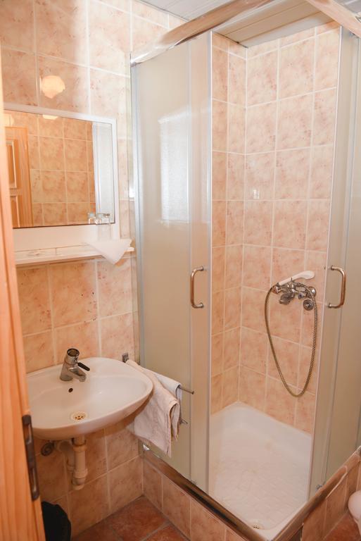Beli Dvor Hotel Сомбор Стая снимка
