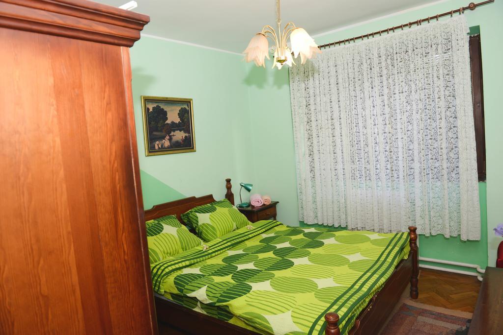 Beli Dvor Hotel Сомбор Стая снимка