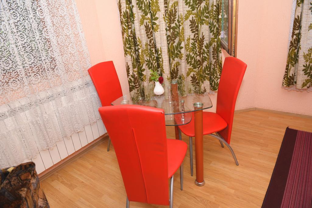 Beli Dvor Hotel Сомбор Стая снимка