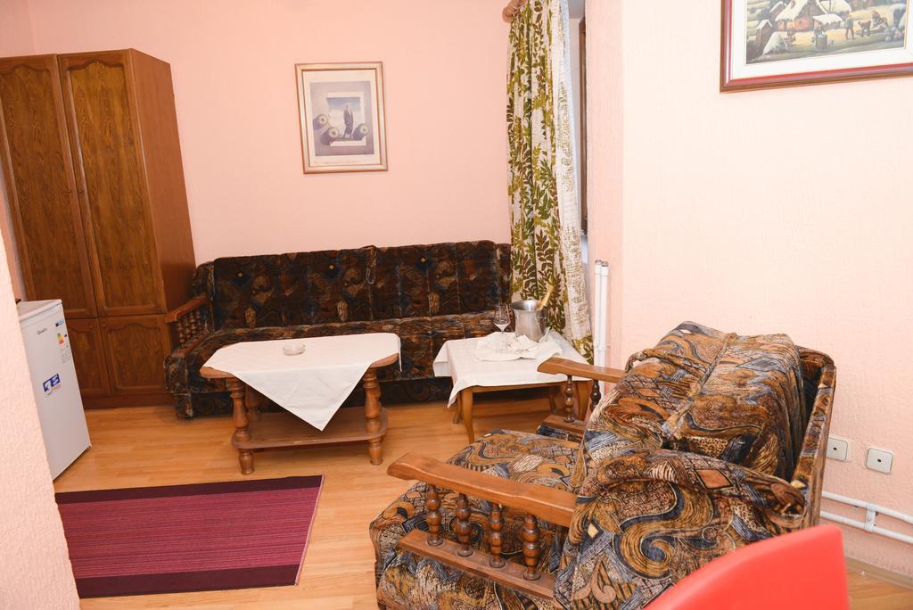 Beli Dvor Hotel Сомбор Стая снимка