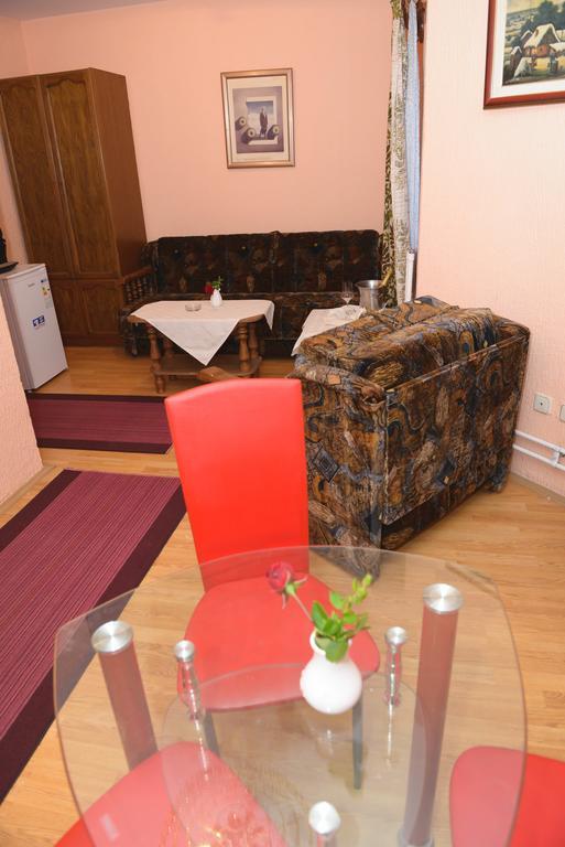 Beli Dvor Hotel Сомбор Стая снимка