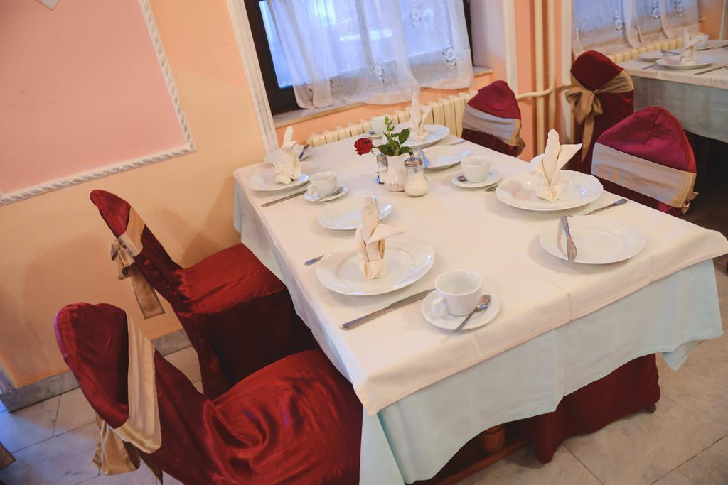 Beli Dvor Hotel Сомбор Екстериор снимка