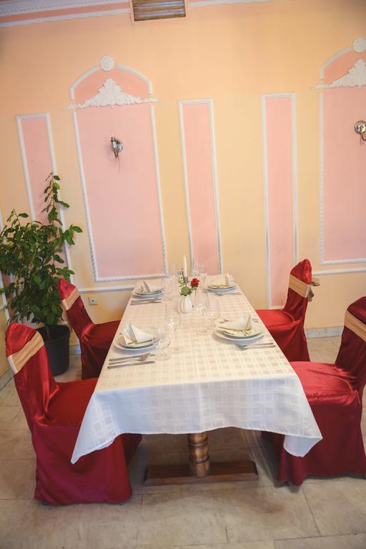 Beli Dvor Hotel Сомбор Екстериор снимка