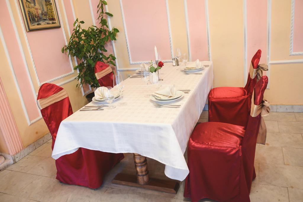 Beli Dvor Hotel Сомбор Екстериор снимка