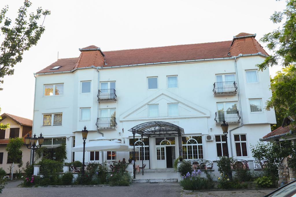 Beli Dvor Hotel Сомбор Екстериор снимка