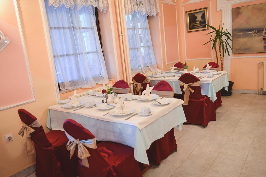 Beli Dvor Hotel Сомбор Екстериор снимка
