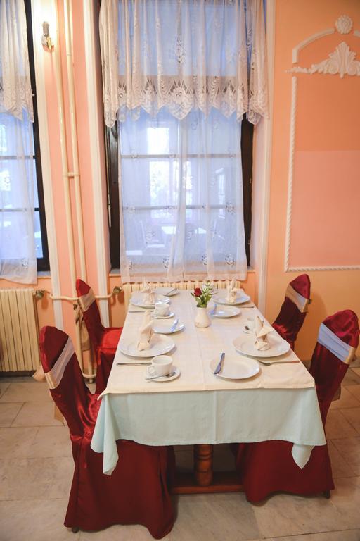 Beli Dvor Hotel Сомбор Екстериор снимка